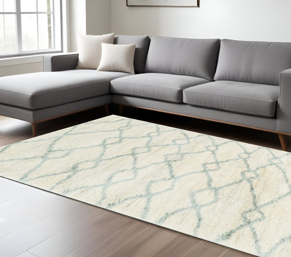 HomeRoots 9' X 13' Ivory Area Rug - Contemporary Chain Pattern, Durable Polypropylene, Ideal for Living Spaces 10" x 13" 350103