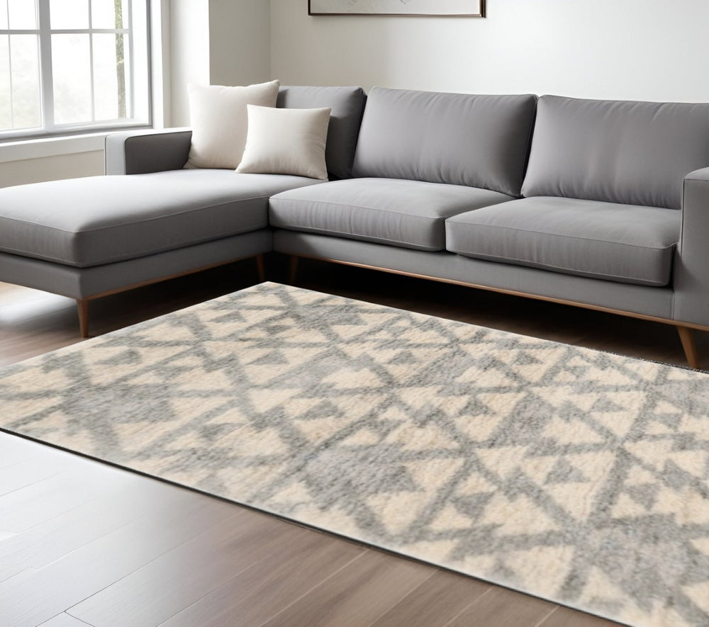 HomeRoots 8' Contemporary Ivory and Gray Geometric Area Rug for Modern Living Spaces - Durable & Stylish Design 8' X 13' 350104