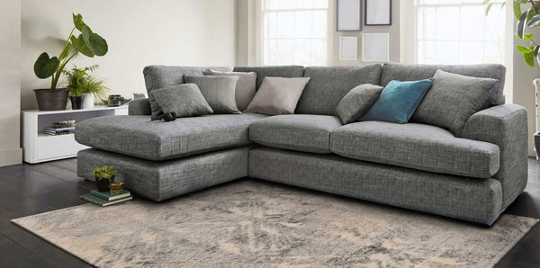 HomeRoots 9' Gray and Ivory Diamond Area Rug - Stylish Comfort for Modern Living Rooms and High-Traffic Areas 9' X 13' 350106