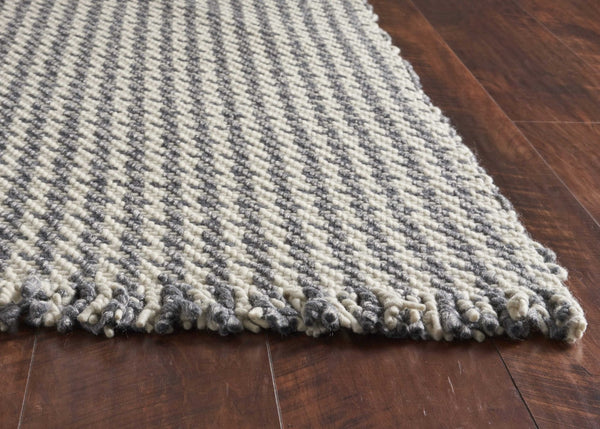HomeRoots 7' Gray and Ivory Wool Hand Woven Area Rug – Unique Artisan Craftsmanship for Timeless Elegance 7' X 9' 350146