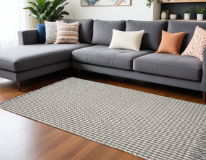 HomeRoots 7' Gray and Ivory Wool Hand Woven Area Rug – Unique Artisan Craftsmanship for Timeless Elegance 7' X 9' 350146