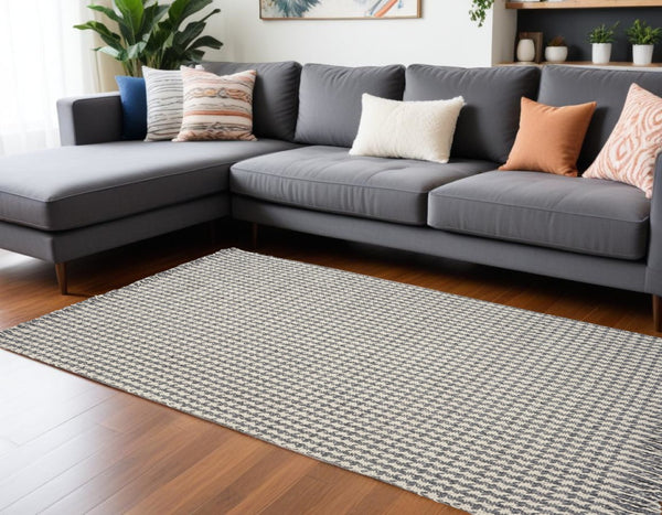 HomeRoots 7' Gray and Ivory Wool Hand Woven Area Rug – Unique Artisan Craftsmanship for Timeless Elegance 7' X 9' 350146