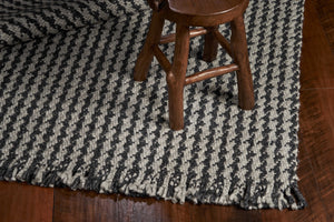 Homeroots 9' X 12' Grey Hand Woven Houndstooth With Braided Fringe Indoor Area Rug  Wool 350264