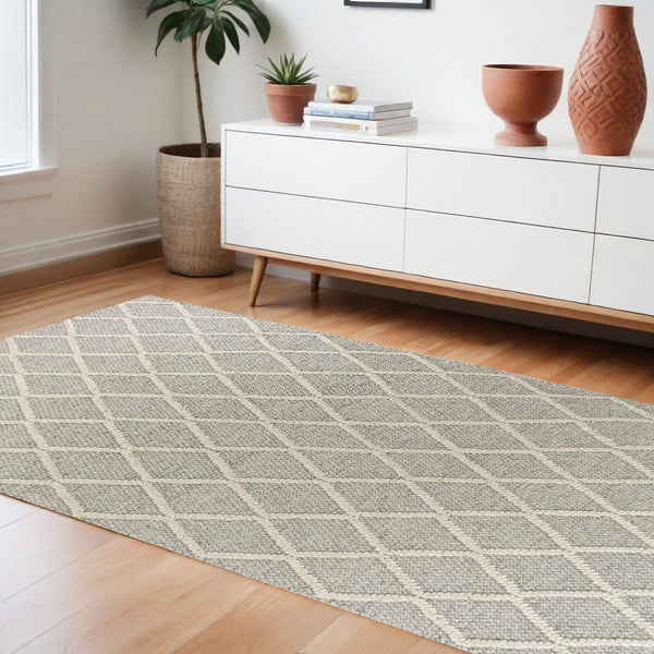Homeroots 9' X 13' Grey Hand Woven Diamond Pattern Indoor Area Rug  Wool 350618