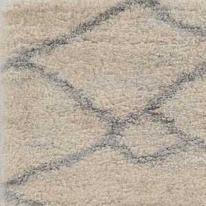 Homeroots 5' X 8' Ivory Grey Machine Woven Chain Link Indoor Area Rug  Polypropylene 352488
