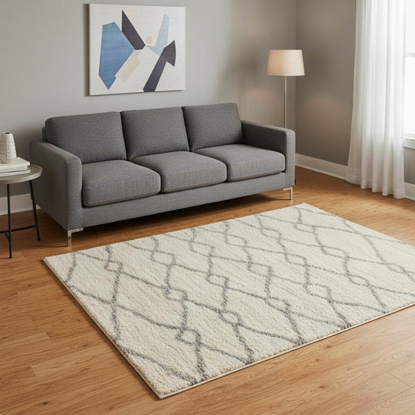 HomeRoots 5' Elegant Ivory and Gray Chain Area Rug - Durable, Stain-Resistant Design for Modern Spaces 5' X 8' 352488