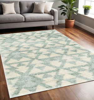 HomeRoots 5' Ivory and Gray Geometric Area Rug - Modern, Durable, Stain-Resistant Design for High-Traffic Spaces 5' X 8' 352489
