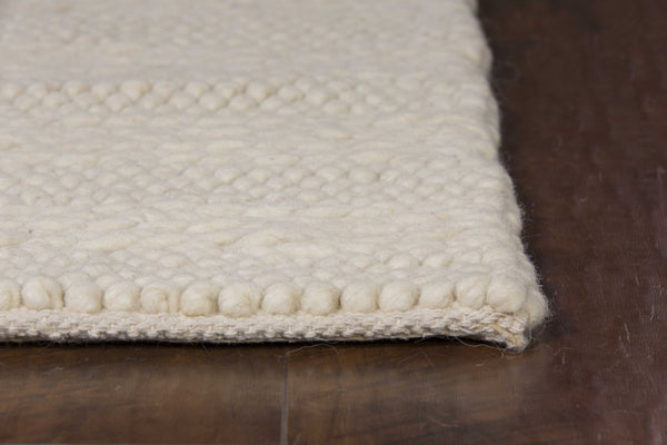 HomeRoots 5' Hand-Woven Ivory and White New Zealand Lambs Wool Area Rug for Stylish Home Décor and Comfort 3' X 5' 352534