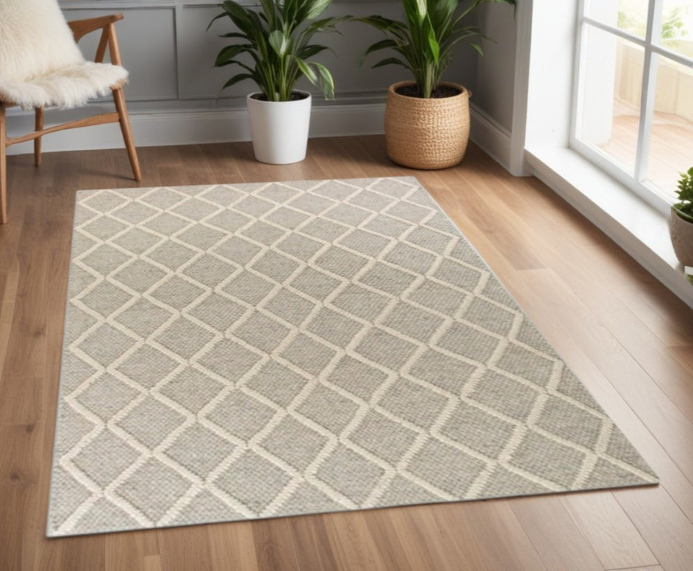 HomeRoots 5' Gray and Ivory Wool Diamond Area Rug – Hand-Woven Elegance for Timeless Home Decor and Comfort 3' X 5' 352537