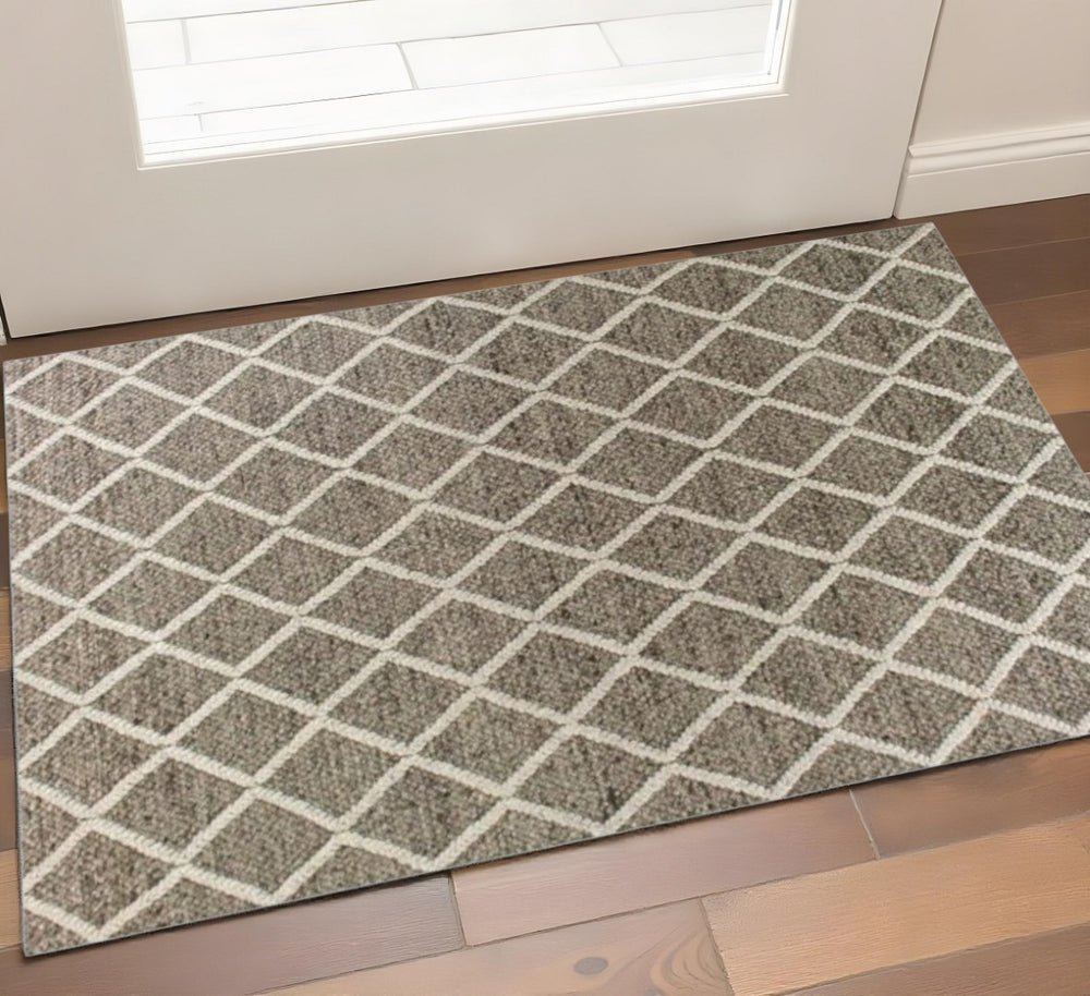 HomeRoots 5' Hand-Woven Wool Area Rug in Dark Gray and Ivory Diamond Design for Timeless Home Style 3' X 5' 352538