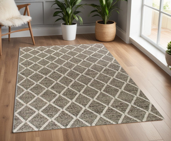 Homeroots 3' X 5' Dark Grey Hand Woven Diamond Pattern Indoor Area Rug  Wool 352538