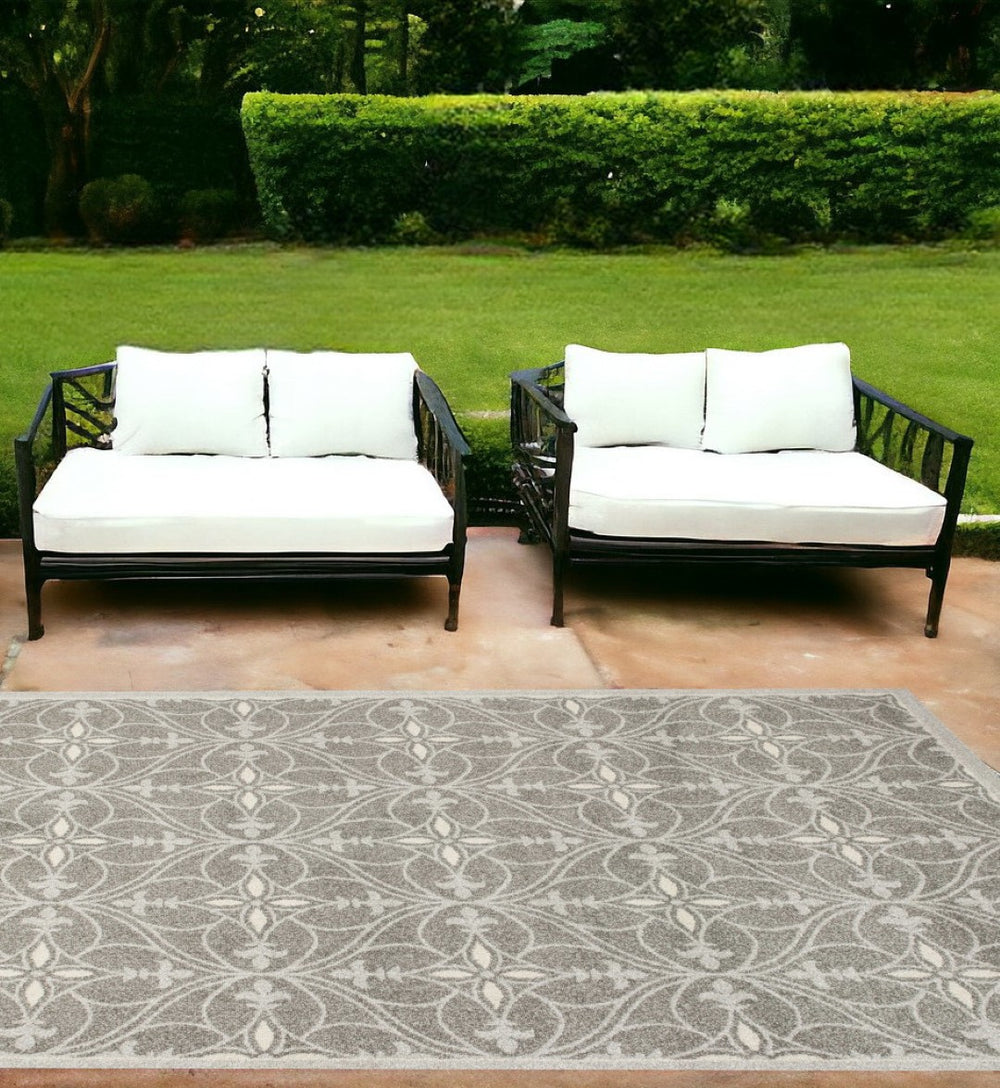 HomeRoots 7' Gray Moroccan Indoor Outdoor Area Rug - Stylish Quatrefoil Design for Versatile Spaces & Easy Care 7' x 10' 352599