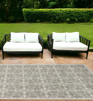 HomeRoots 7' Gray Moroccan Indoor Outdoor Area Rug - Stylish Quatrefoil Design for Versatile Spaces & Easy Care 7' x 10' 352599