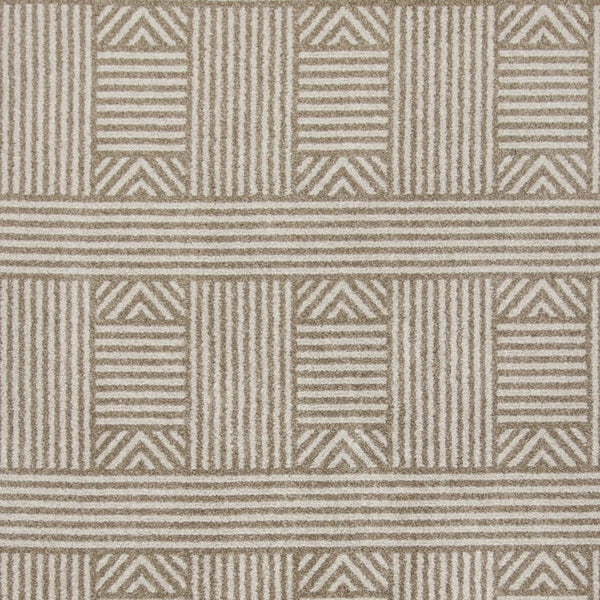 Homeroots 7' X 9' Beige And Ivory Geometric Indoor Outdoor Area Rug  Polypropylene 352602