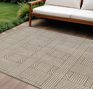 HomeRoots 7' Geometric Indoor Outdoor Area Rug in Beige and Ivory - Stylish, Durable, Low-Maintenance Design 7' x 10' 352602