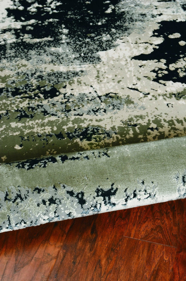 HomeRoots 5' Silver and Charcoal Abstract Area Rug - Modern Design, Soft Polyester, Stain Resistant, Durable 5" x 8" 352747