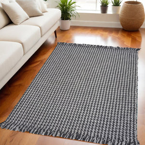 Homeroots 5' X 8' Grey Hand Woven Houndstooth Indoor Area Rug  Wool 353054