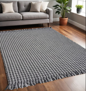 HomeRoots 8' Hand-Woven Wool Houndstooth Area Rug in Gray & Light Gray with Timeless Fringe for Stylish Decor 5' X 8' 353054