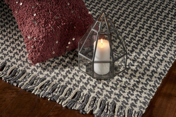 HomeRoots 7' Gray and Ivory Wool Hand Woven Area Rug – Unique Artisan Craftsmanship for Timeless Elegance 5' X 8' 353055