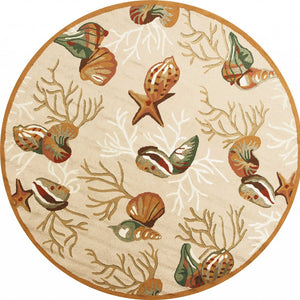 Homeroots 7' Round Beige Shells And Corals Indoor Area Rug  Polyester 353073