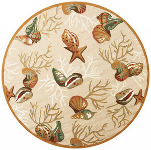 Homeroots 7' Round Beige Shells And Corals Indoor Area Rug  Polyester 353073