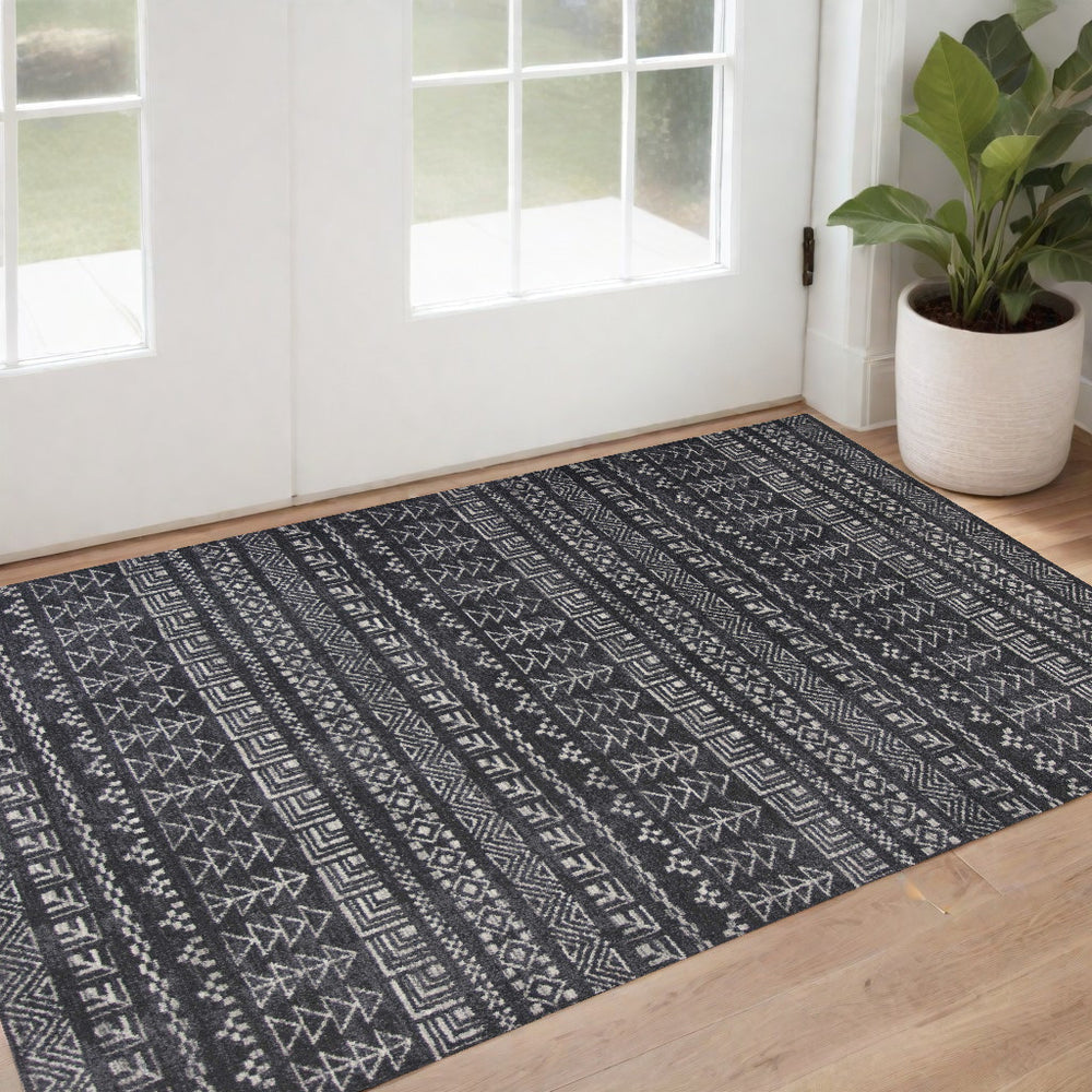 Homeroots 3' X 5' Gray Tribal Area Rug - Durable Polypropylene, Stylish Design For Walkways, Bedrooms & More! 3" X 5" Polypropylene 353521