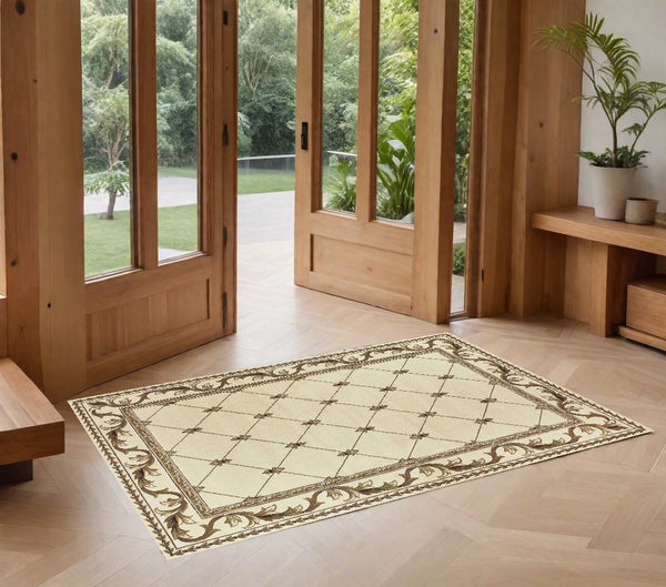 Homeroots 3' X 5' Ivory Machine Woven Hand Carved Fleur De Lis Indoor Area Rug  Polypropylene 353684