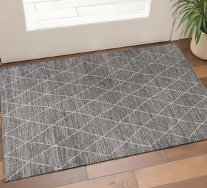 HomeRoots 5' Gray and Ivory Geometric Area Rug – Modern Elegance, Stain-Resistant, Durable for Busy Homes 3' X 5' 353763
