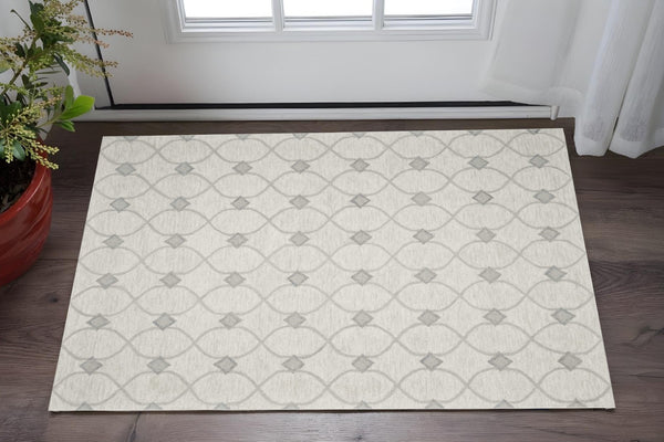 HomeRoots 8' Elegant Hand-Tufted Wool Area Rug in Ivory and Gray Ogee Pattern for Cozy Modern Spaces 3' X 5' 353802