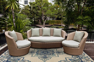 HomeRoots 8' Timeless Ivory and Blue Damask Area Rug for Indoor and Outdoor Elegance and Easy Maintenance 3' x 5' 353844