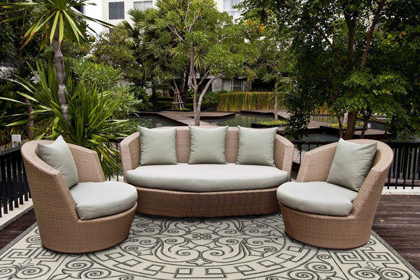 HomeRoots 5' Elegant Gray and Ivory Damask Area Rug for Indoor and Outdoor Spaces - Stylish and Durable Design 3' x 5' 353849