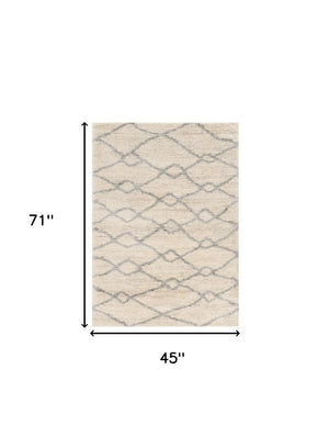 Homeroots 4' X 6' Ivory Grey Machine Woven Chain Link Indoor Area Rug  Polypropylene 353906