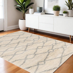 HomeRoots 5' Elegant Ivory and Gray Chain Area Rug - Durable, Stain-Resistant Design for Modern Spaces 4' X 6' 353906
