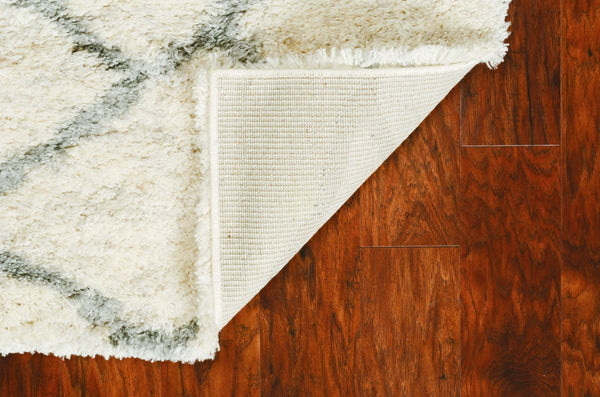 Homeroots 4' X 6' Ivory Grey Machine Woven Chain Link Indoor Area Rug  Polypropylene 353906