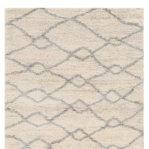 HomeRoots 5' Elegant Ivory and Gray Chain Area Rug - Durable, Stain-Resistant Design for Modern Spaces 4' X 6' 353906
