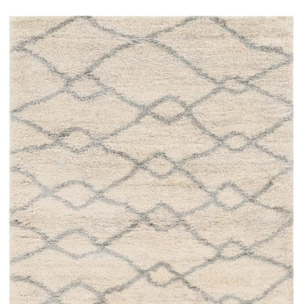 HomeRoots 5' Elegant Ivory and Gray Chain Area Rug - Durable, Stain-Resistant Design for Modern Spaces 4' X 6' 353906