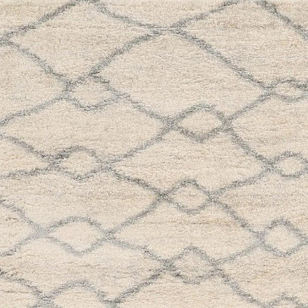 HomeRoots 5' Elegant Ivory and Gray Chain Area Rug - Durable, Stain-Resistant Design for Modern Spaces 4' X 6' 353906