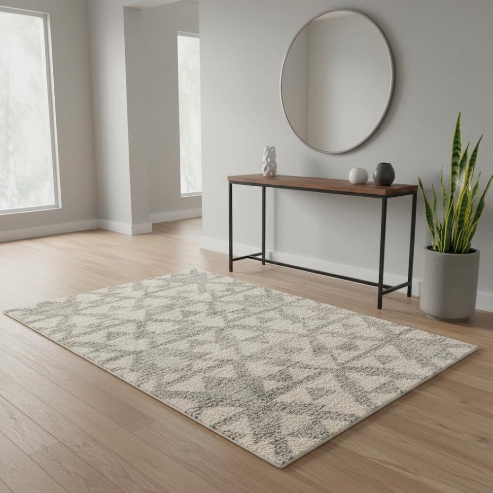 HomeRoots 5' Ivory and Gray Geometric Area Rug - Modern, Durable, Stain-Resistant Design for High-Traffic Spaces 4' X 6' 353907
