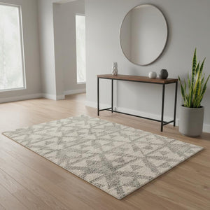 HomeRoots 5' Ivory and Gray Geometric Area Rug - Modern, Durable, Stain-Resistant Design for High-Traffic Spaces 4' X 6' 353907