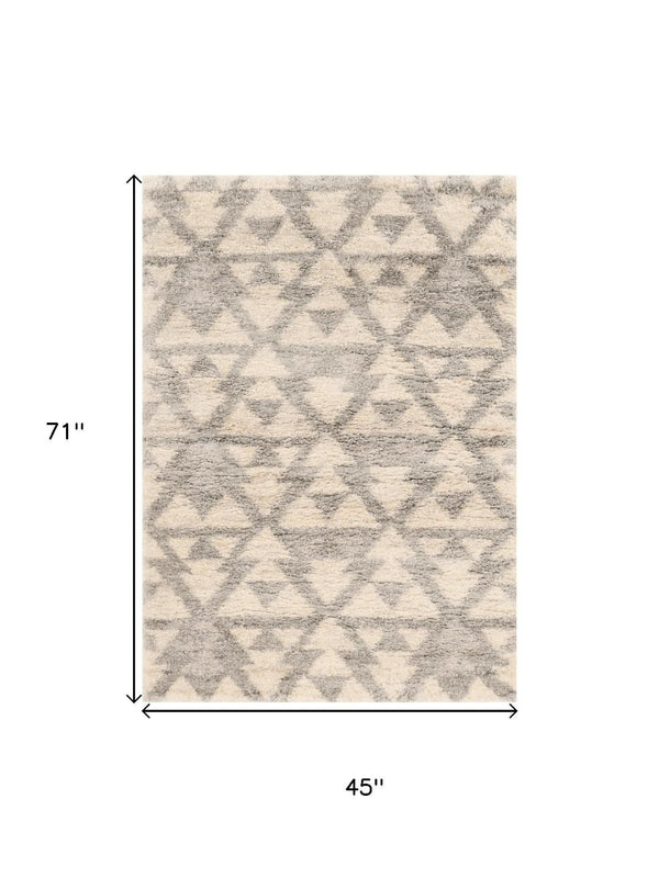 HomeRoots 5' Ivory and Gray Geometric Area Rug - Modern, Durable, Stain-Resistant Design for High-Traffic Spaces 4' X 6' 353907