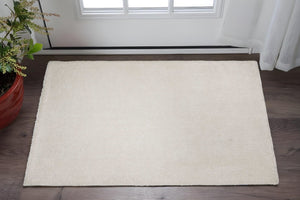 HomeRoots 8' Ivory Hand-Woven Round Rug – Timeless Artisanal Design for Elegant Living Spaces and Durability 3' X 5' 353924