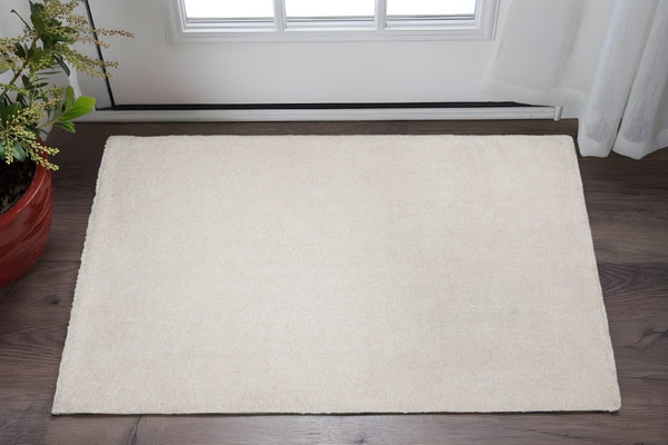 HomeRoots 8' Ivory Hand-Woven Round Rug – Timeless Artisanal Design for Elegant Living Spaces and Durability 3' X 5' 353924