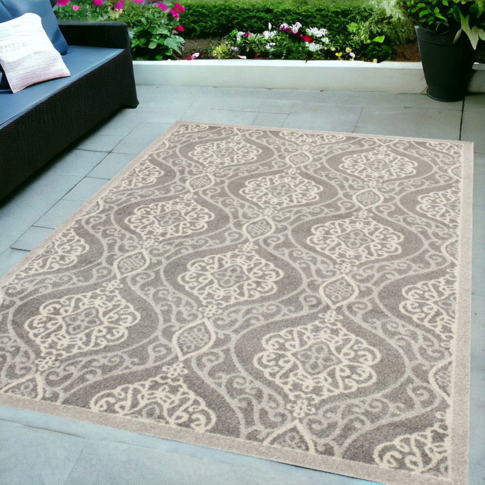 HomeRoots 7' Silver Moroccan-Inspired Area Rug for Indoor & Outdoor Living - Durable, Easy to Maintain, Stylish 5' x 8' 354073