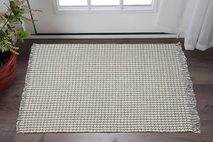 HomeRoots 7' Gray and Ivory Wool Hand Woven Area Rug – Unique Artisan Craftsmanship for Timeless Elegance 3' X 5' 354079