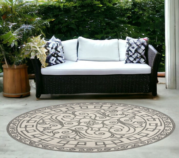 HomeRoots 5' Elegant Gray and Ivory Damask Area Rug for Indoor and Outdoor Spaces - Stylish and Durable Design 8' Round 354136