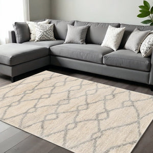 HomeRoots 5' Elegant Ivory and Gray Chain Area Rug - Durable, Stain-Resistant Design for Modern Spaces 7' X 9' 354194