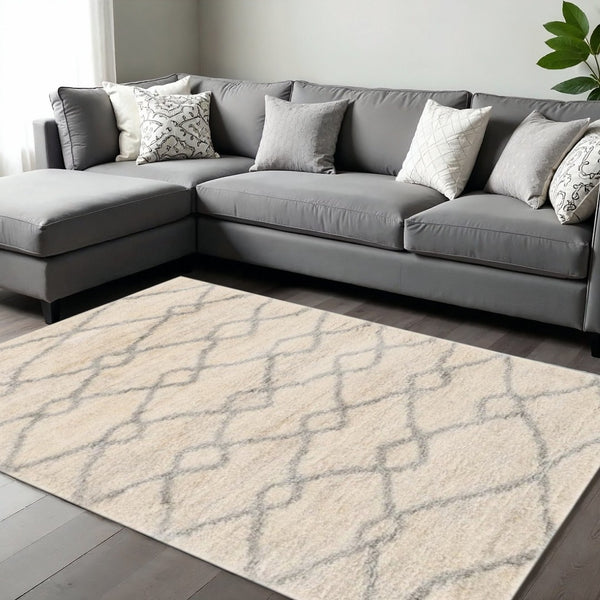 HomeRoots 5' Elegant Ivory and Gray Chain Area Rug - Durable, Stain-Resistant Design for Modern Spaces 7' X 9' 354194