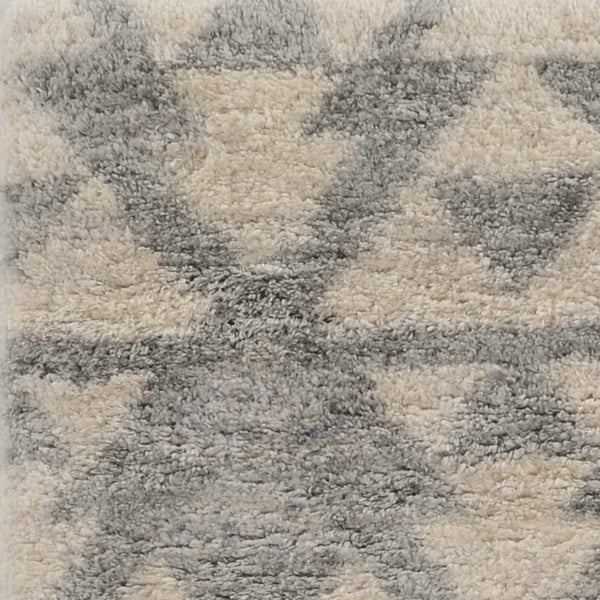 HomeRoots 8' Modern Ivory and Gray Geometric Area Rug for Stylish Living Spaces - Durable, Easy-Care Design 8' X 10' 354195