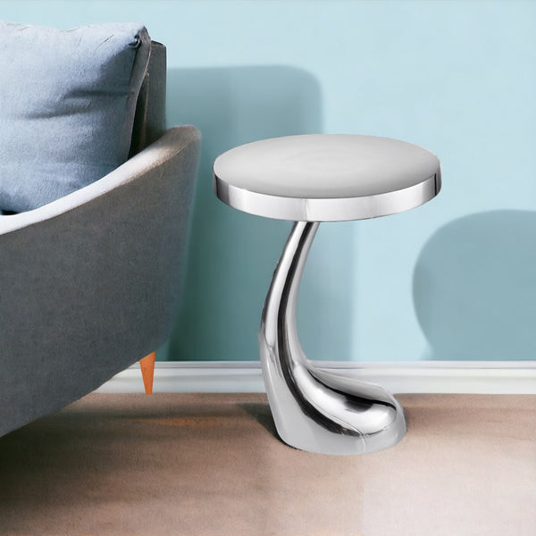 Homeroots 21" Silver Aluminum Round End Table   354658