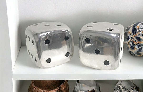 Homeroots 6" Silver Buffed Aluminum Tabletop Sculpture  Buffed Aluminum 354699